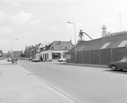 56198 Gezicht op de kruising van de Draaiweg (voorgrond) en de Lauwerecht te Utrecht, van bij de David van Mollembrug, ...